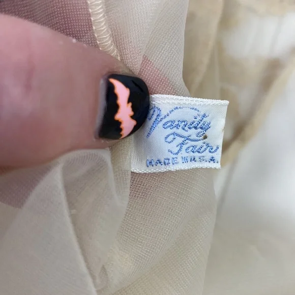 Vintage Vanity Fair lace and nylon nightie with sleeveless matching robe… - Picture 8 of 14